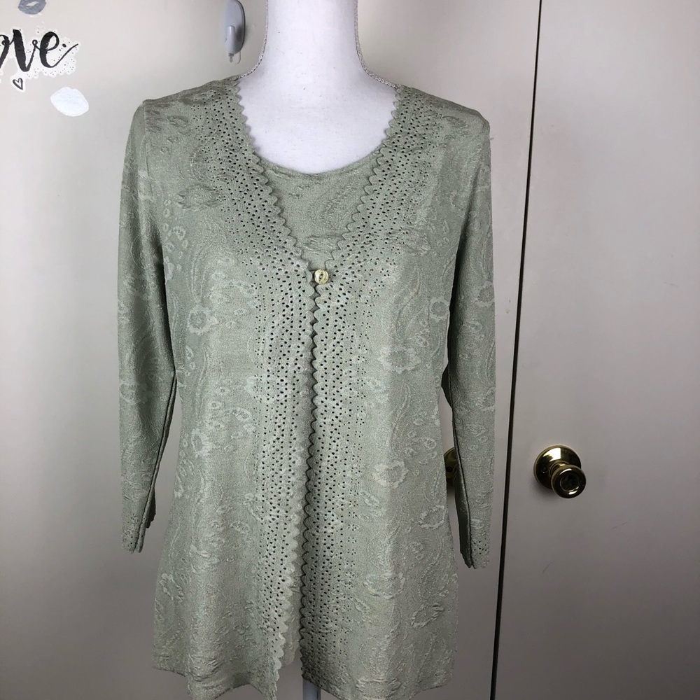 PINK COLLECTION LAYERED LOOK LAZER CUT TOP SZ MED